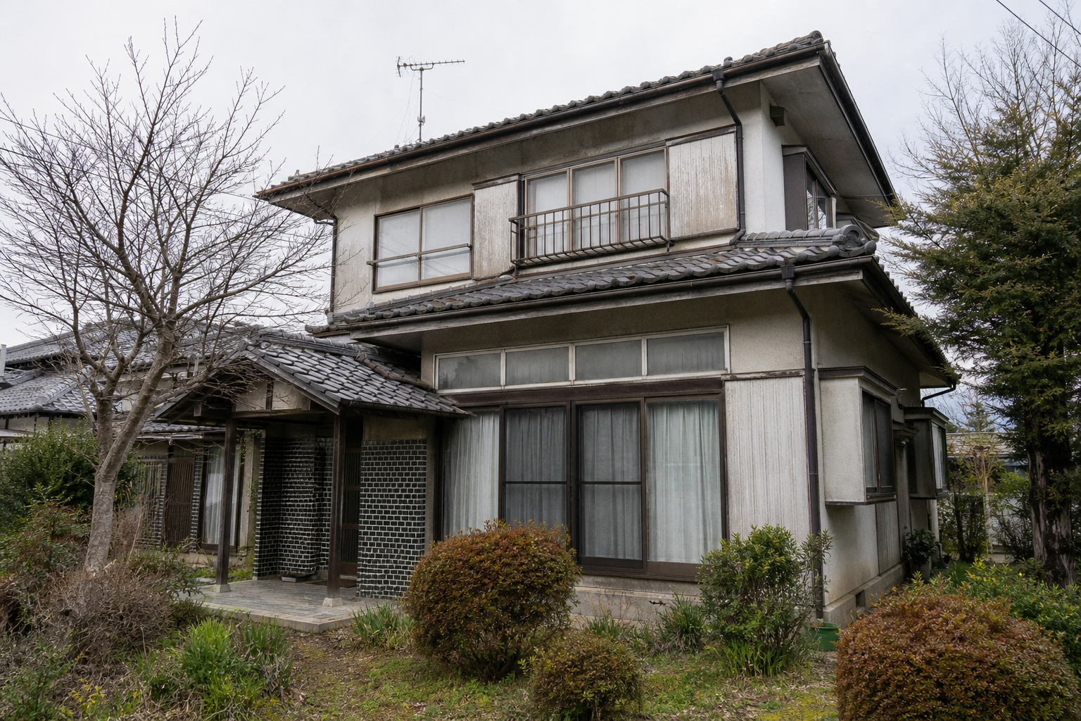 施工前:空き家状態だった実家の外観